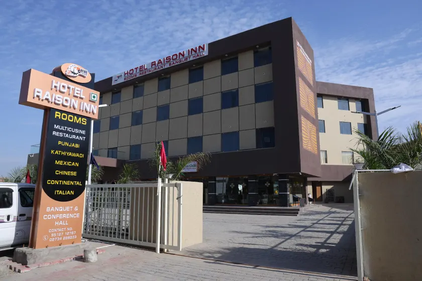 Hotel Raison Inn Bechraji - Image 1
