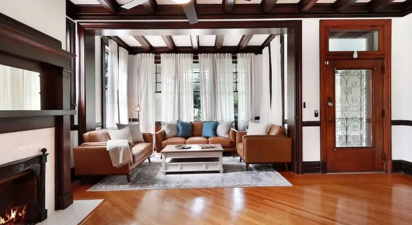 Spacious and Elegant Family Home in Mid-City - Image 1