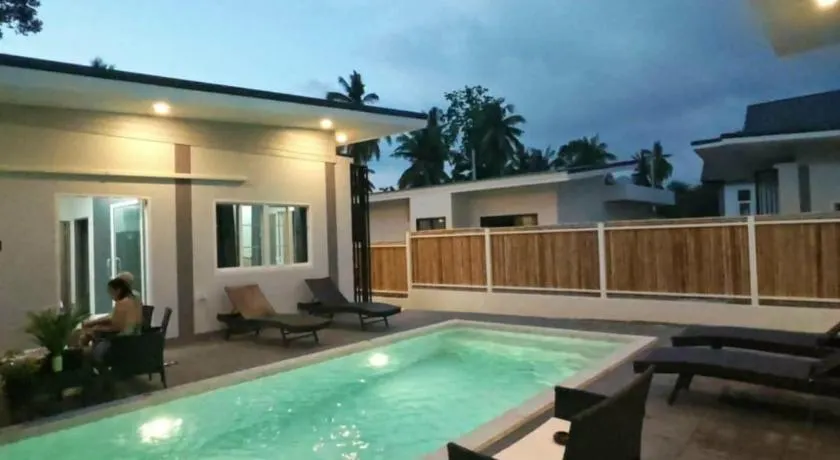 jessi house pool - Image 1
