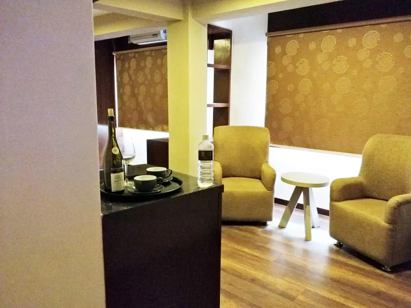 Quay Apartments - Image 1