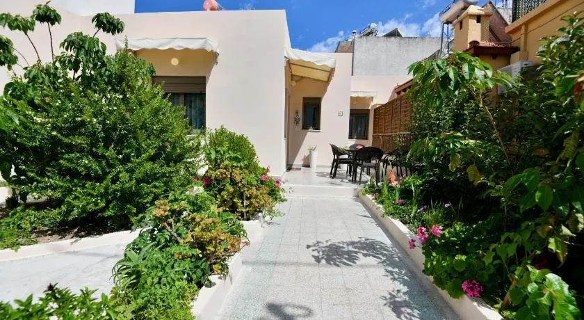 Elli's Private House - Image 1