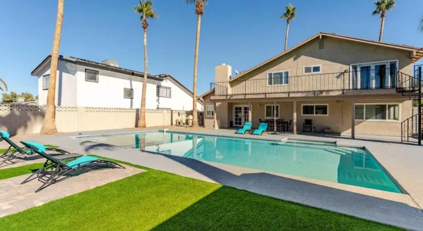 Oasis in the desert with huge heated Pool and SPA - Image 1