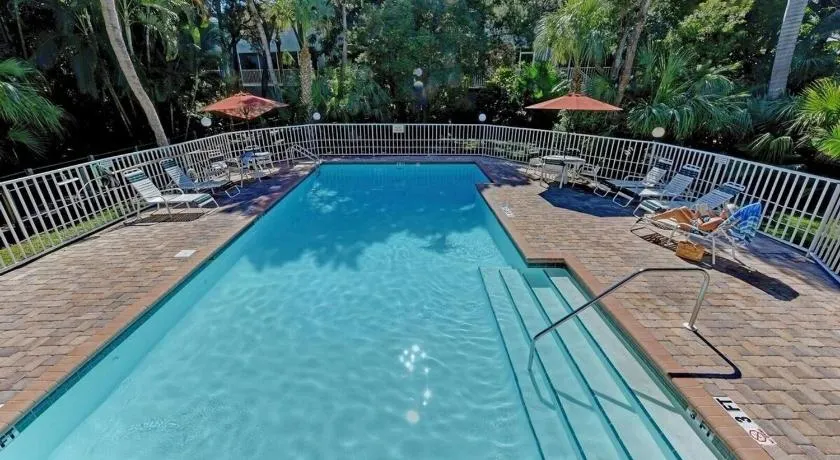 Beautiful 3 Bedroom 2 Bathroom Home Steps from the Beach - Image 1