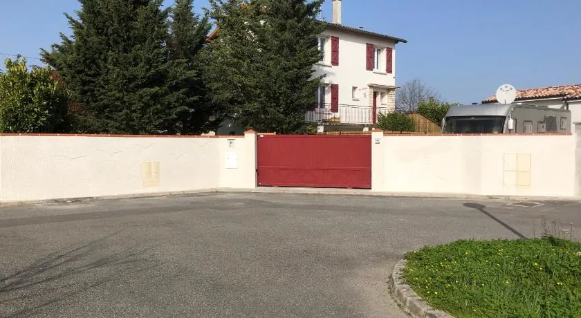 Villa La Libellule 160 m2 avec 5 Chambres 2 Sdb 2 Wc Grand Jardin de 1200m2 et Parking Privé - Image 1