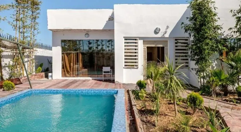 Villa with private pool and sea view - Image 1