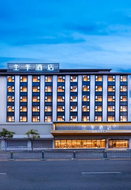 Ji Hotel Xichang Torch Square Moon Lake Wetland Park - Image 1