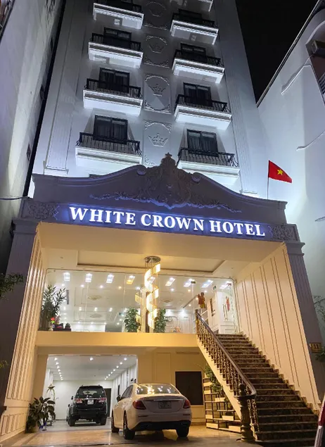 White Crown Hotel - Image 1