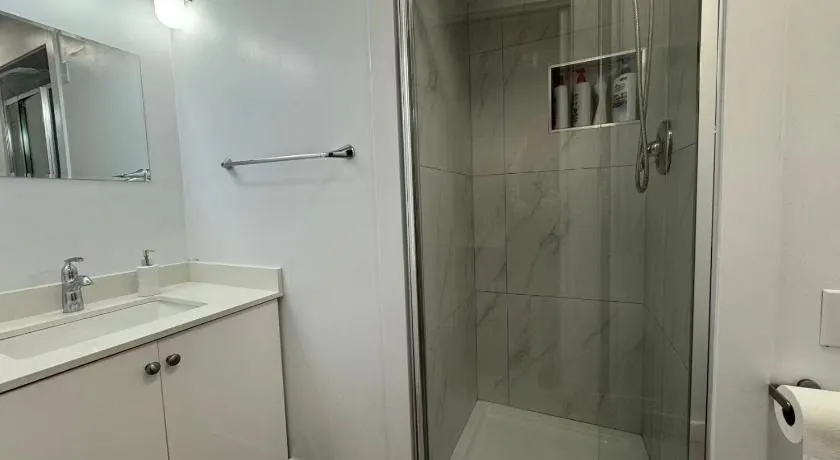 Earles Guest room in Vancouver East - Image 1