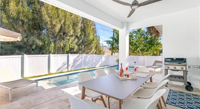 767 NEW! World Class Luxury Home w Heated Saltwater Pool - Image 1