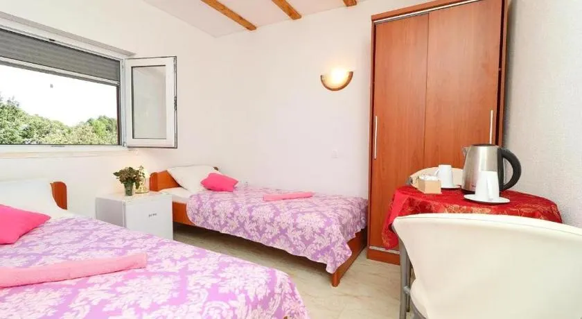 Apartmani BELIN - soba s pogledom na more - Image 1