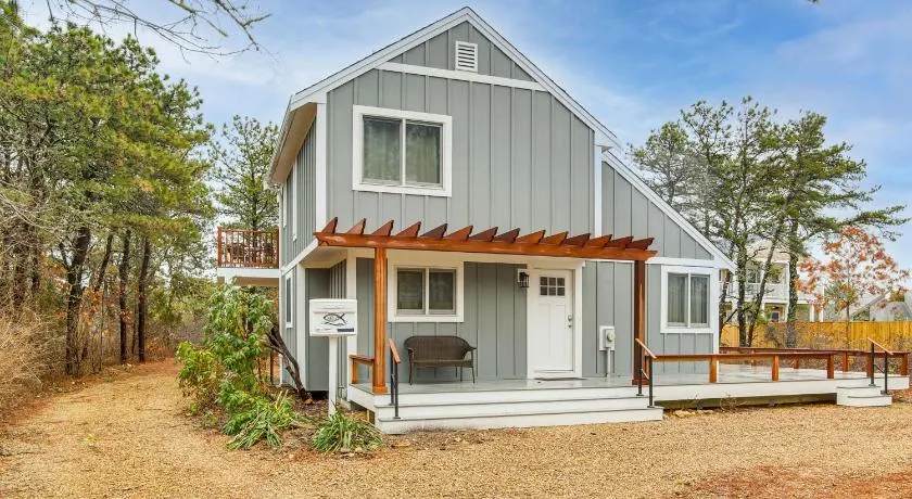 2 Mi to Main St & Beach! Family Home in Edgartown - Image 1