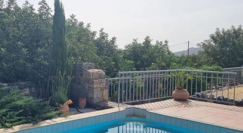 Plaka-sleeps4-parking-pool-hottub-seaviews - Image 1