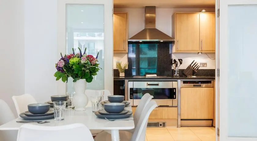 WelcomeStay Vauxhall St Georges Wharf 2 Bedroom Apartment - Image 1