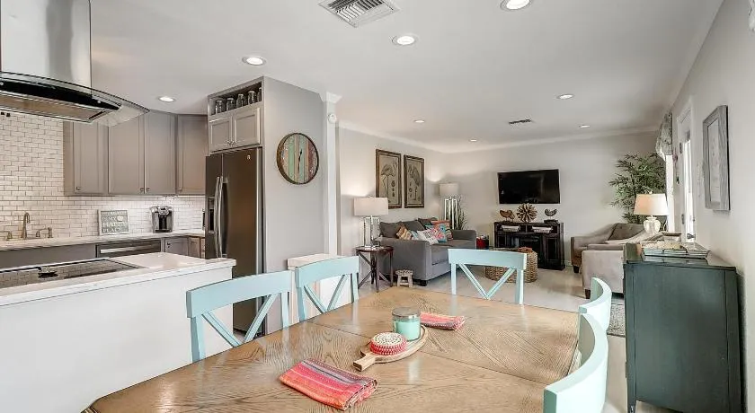 Sandy Beach Retreat - Image 1