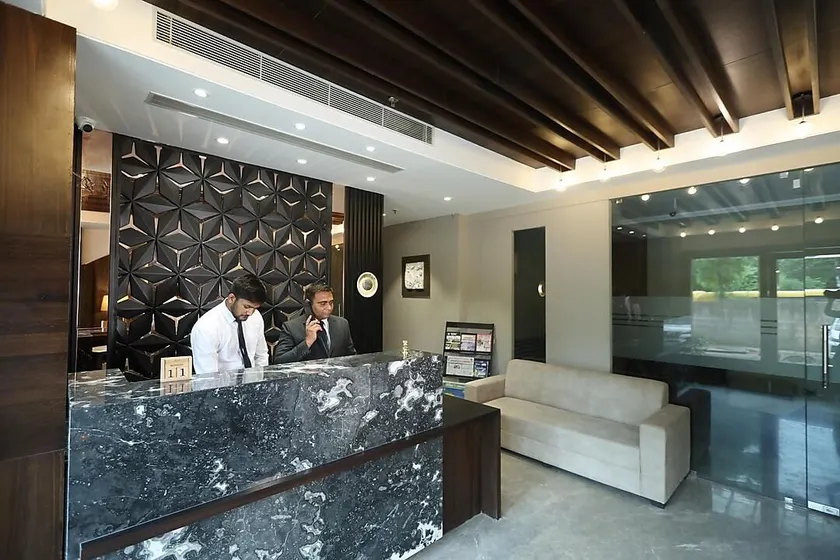 Hotel Cloud 9 - Image 1