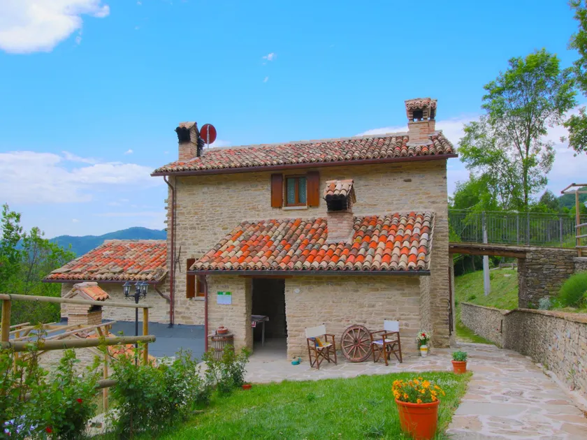 Farmhouse in Marche with Pool and Views - Image 1