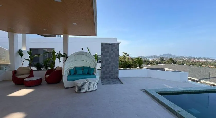 Luxurious Villa with Private Indoor Pool - Image 1