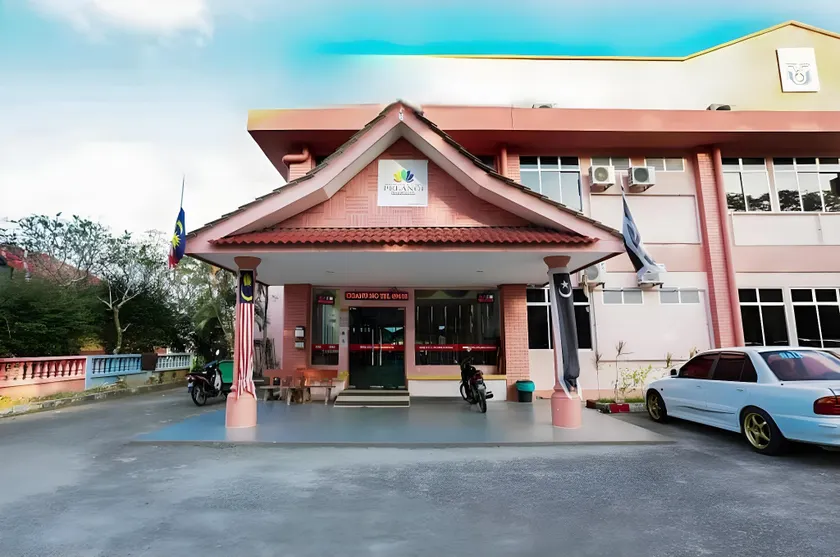 Hotel Pelangi Marang - Image 1