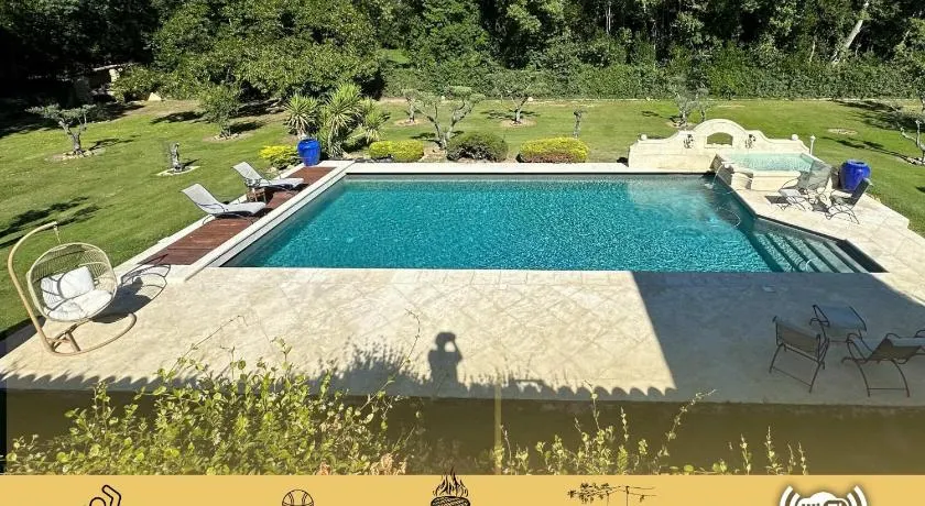 Belle villa provençale et dépendances dans un domaine de 2 Ha piscine, sauna, balnéo - Image 1