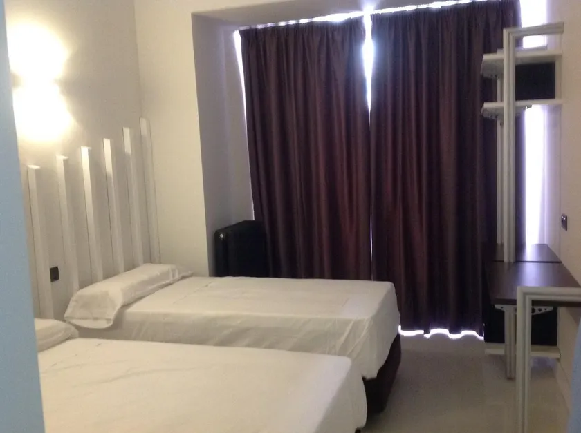 Hostal Gran Via 44 - Image 1