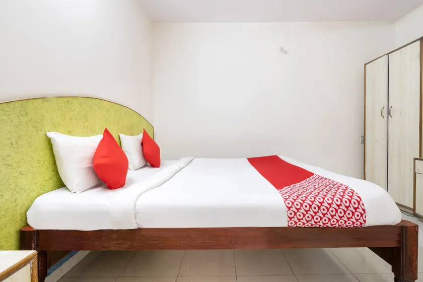 Hotel Chandana Deluxe - Image 1
