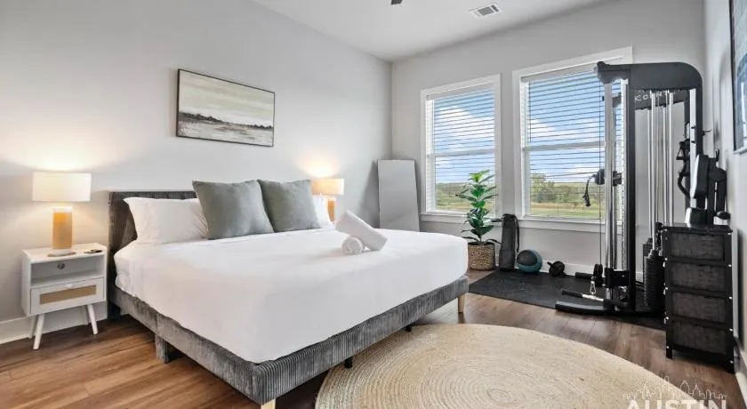 Walk to BBQ and Dog Park 2BR2BA Gym Workspace and WiFi by AustinVacay - Image 1