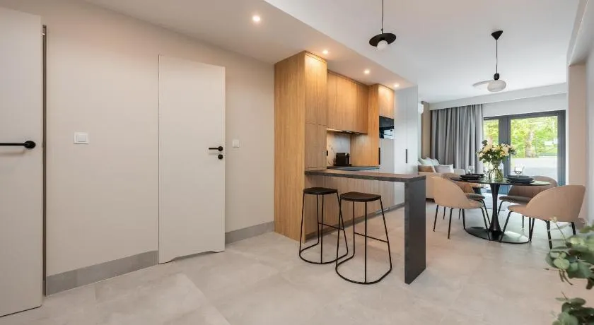 Flatbook Apartamenty - Krynica Morska Enklawa z salą zabaw i basenem przy Zalewie - Image 1