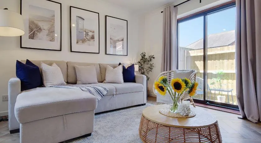 The Nook - Cosy coastal retreat near Sandbanks - Image 1