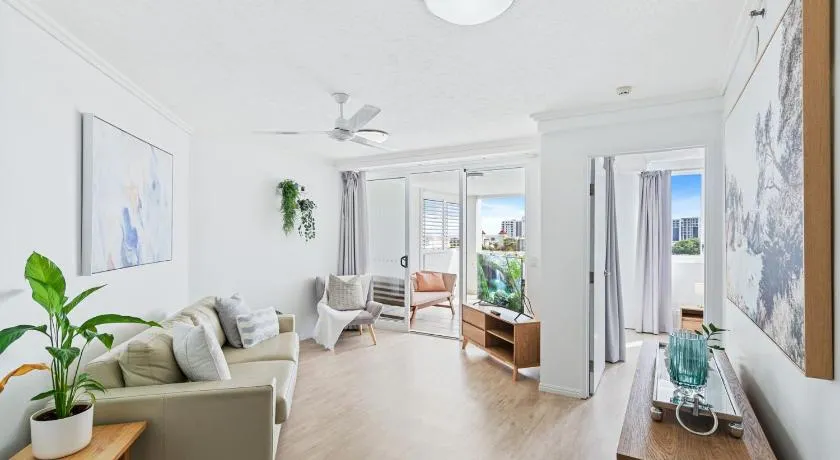 Belle Escapes 710 Elevated CBD getaway with magical views - Image 1