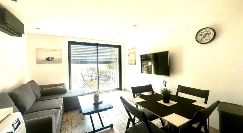 Le Maurice - Air conditioning parking and seaside! - Image 1