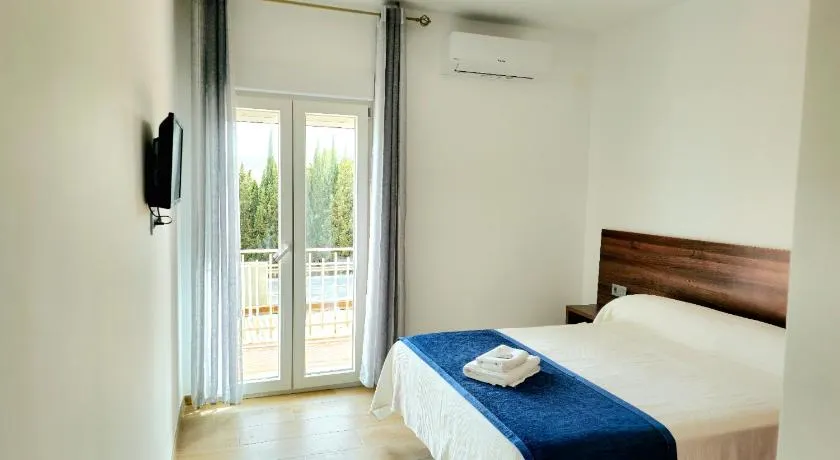 Hostal Restaurante el cruce - Image 1