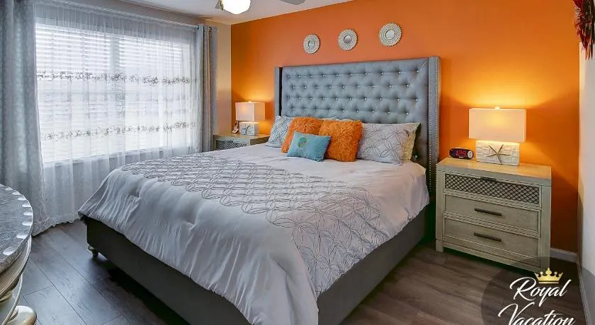 Royal Paradise at Avalon Clearwater - Pool & Free Parking - 10 Min Drive to Clearwater Beach - Image 1