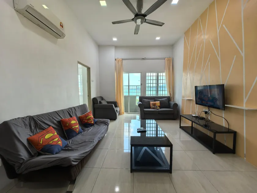 Familiar Comfy Simfoni Homestay - Image 1