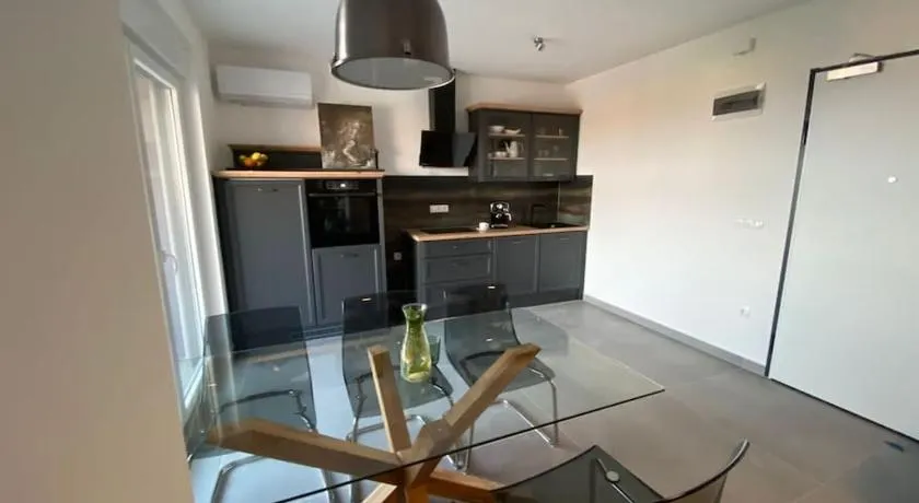 Clear Water Apartment - Sea View - Image 1