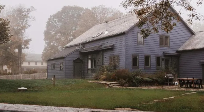 Chic Barn House with Pool - Image 1