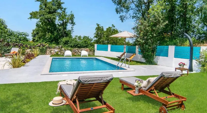Villa Gravisi by Villa Plus - Image 1