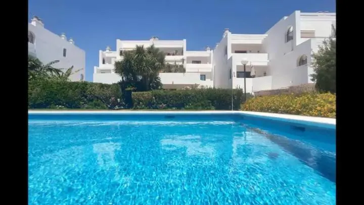 Fabuloso y amplio Duplex en Urb Jardines de Sotogrande - Image 1
