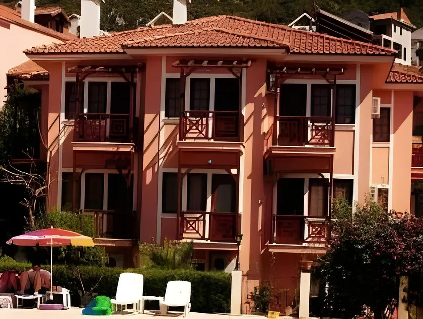 Club Pink Palace Hotel - Image 1