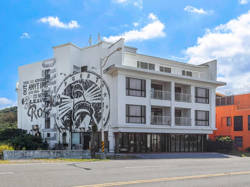 El Puerto Hotel - Image 1