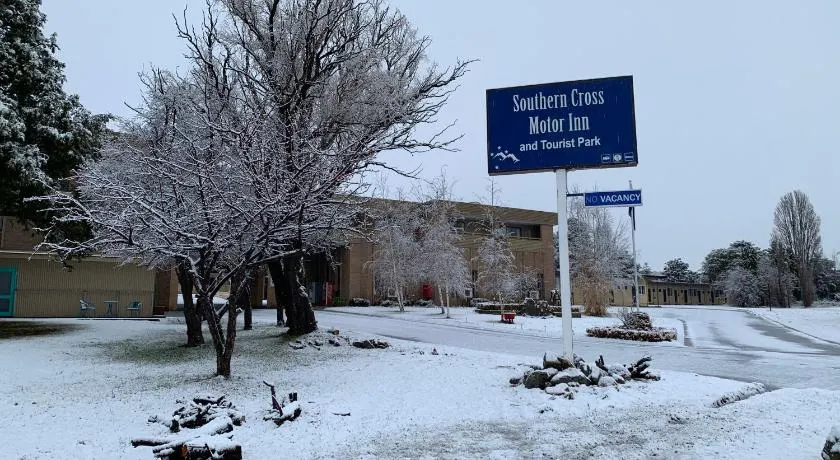 Southern Cross Motor Inn - Image 1