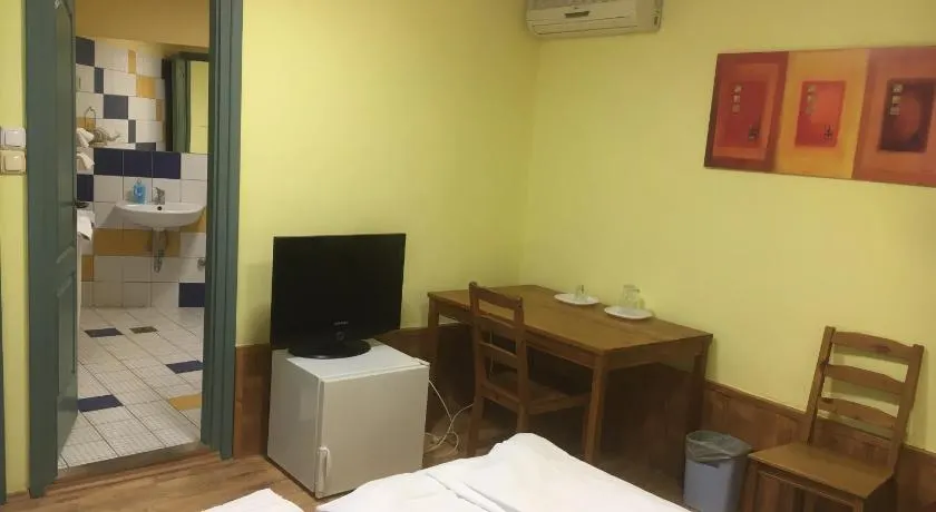 Roland Motel - Image 1
