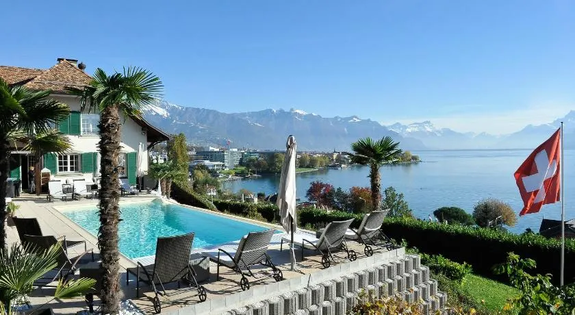 Corseaux Beach rooms-Riviera Beach apartments - Image 1