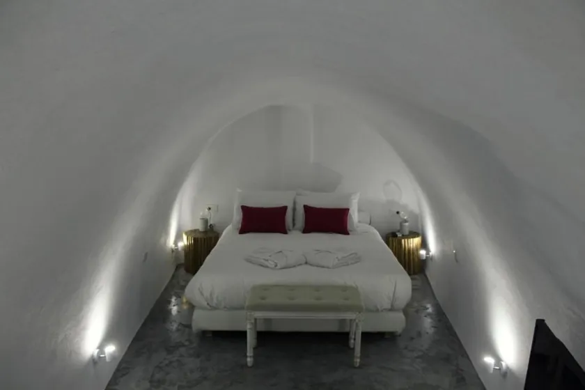 Akron Cliff Suite - Image 1