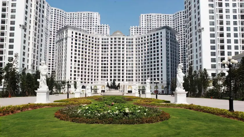 Vinhomes Royal City by Emily in Town - Image 1