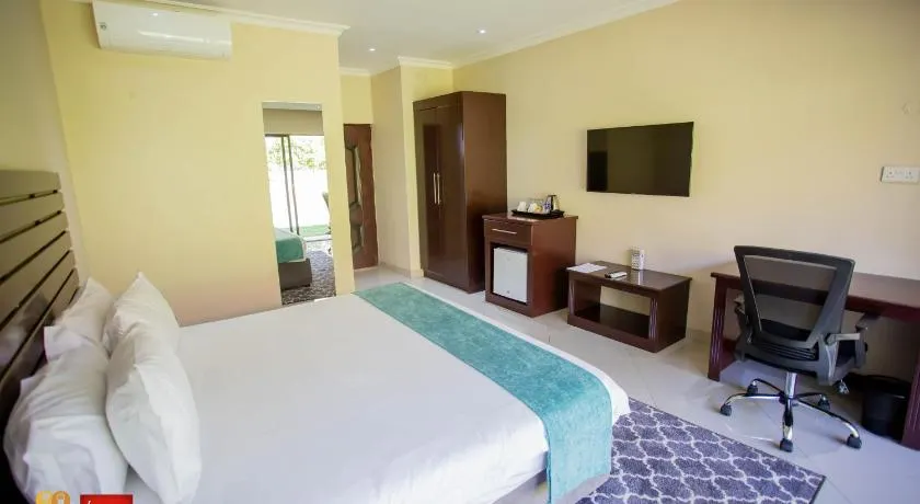 Douglas Lodge & Apartments - Image 1