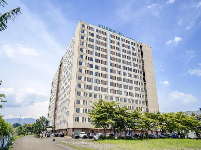OYO 90042 Emerald Towers - Image 1