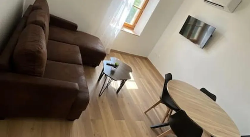 Logement lumineux rénové à neuf - Image 1