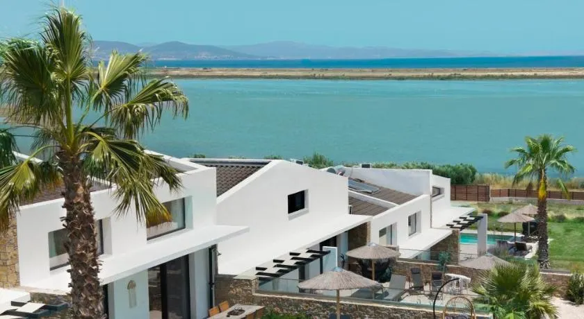 Flamingo View Suites & Villas - Image 1