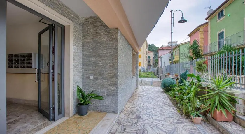 2 Bedroom Stunning Apartment In Deiva Marina - Image 1