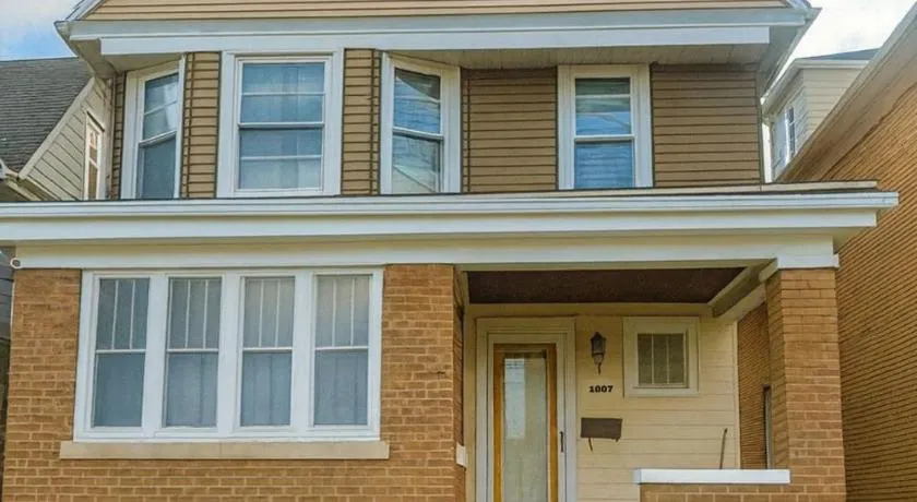 Beautiful 4Bedroom Retreat Close to Niagara Falls Your Home Away from Home - Image 1